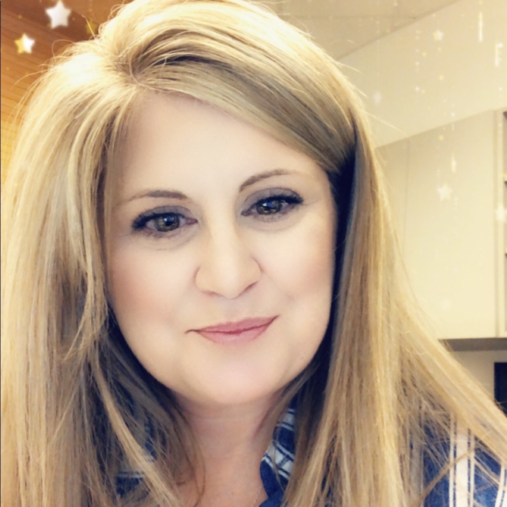 Meet your Posher, Lori